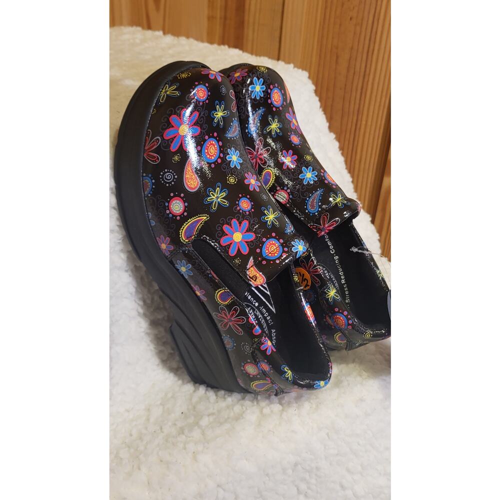 Clogs by Easy Street, Easy Work. Size 7.5 Women's, multicolored.